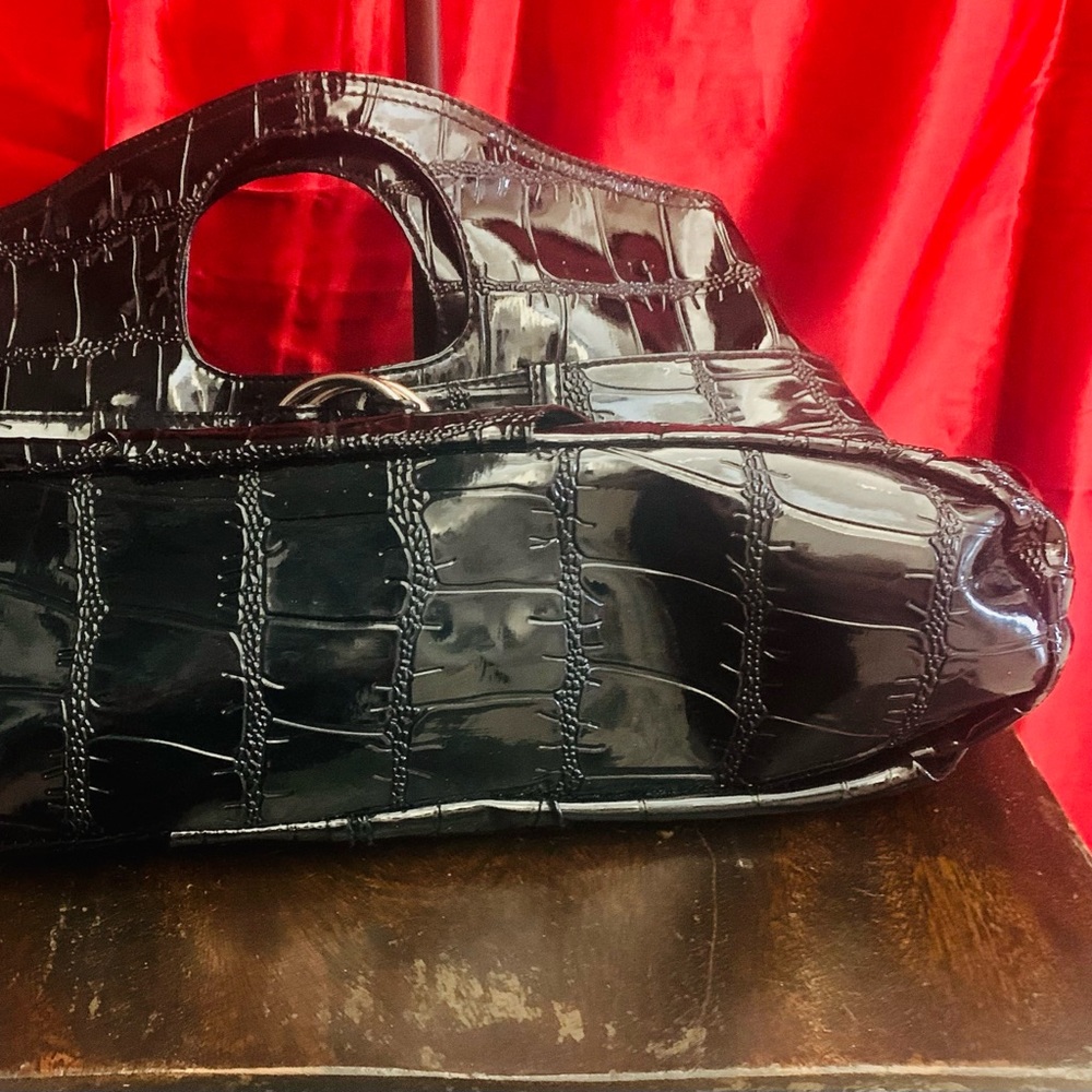 Large Black Patent Retro inspired Satchel🖤 - Picture 5 of 5